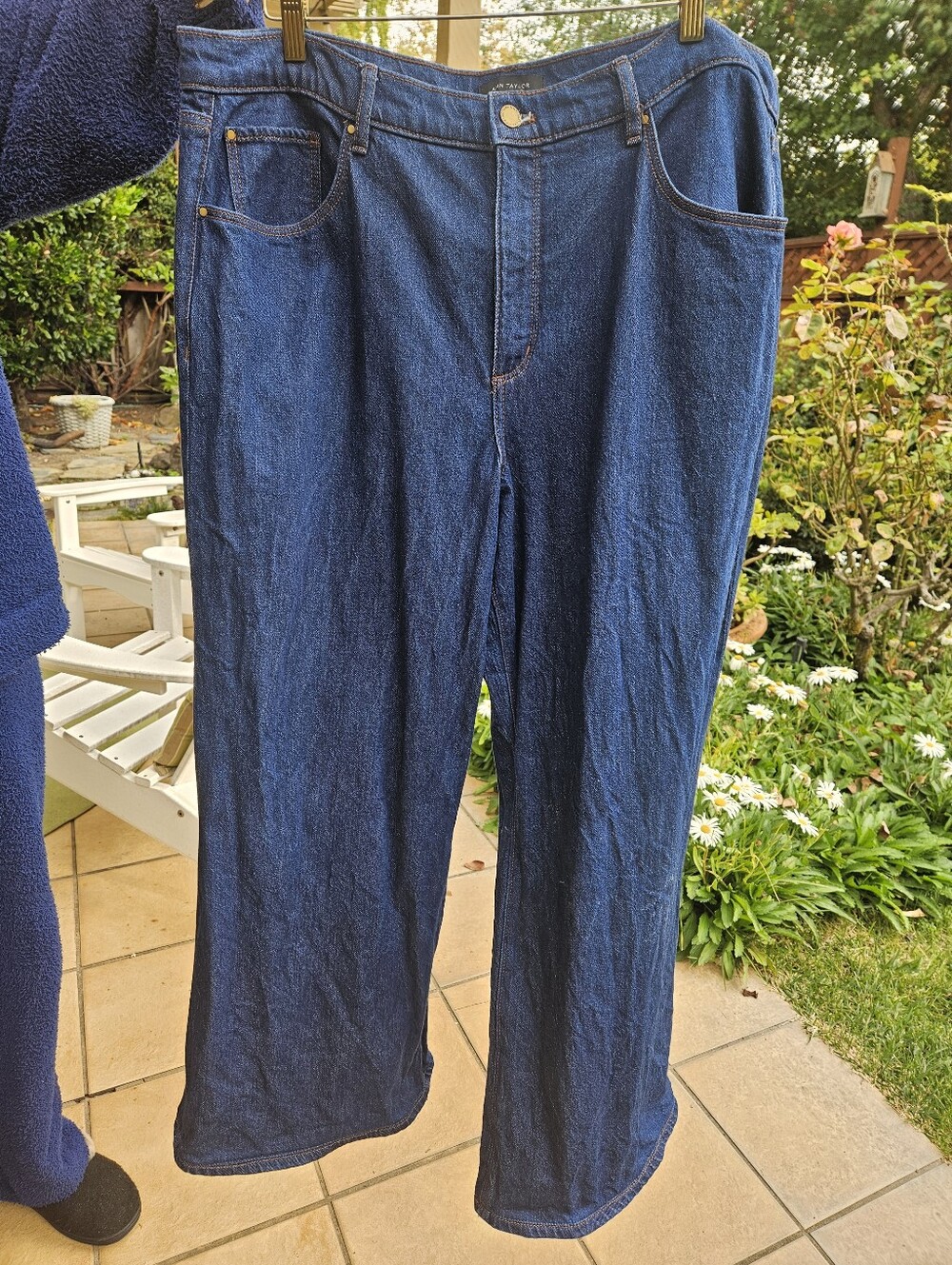 Ann Taylor Women's Jeans - Indigo Blue with Brown Stitching